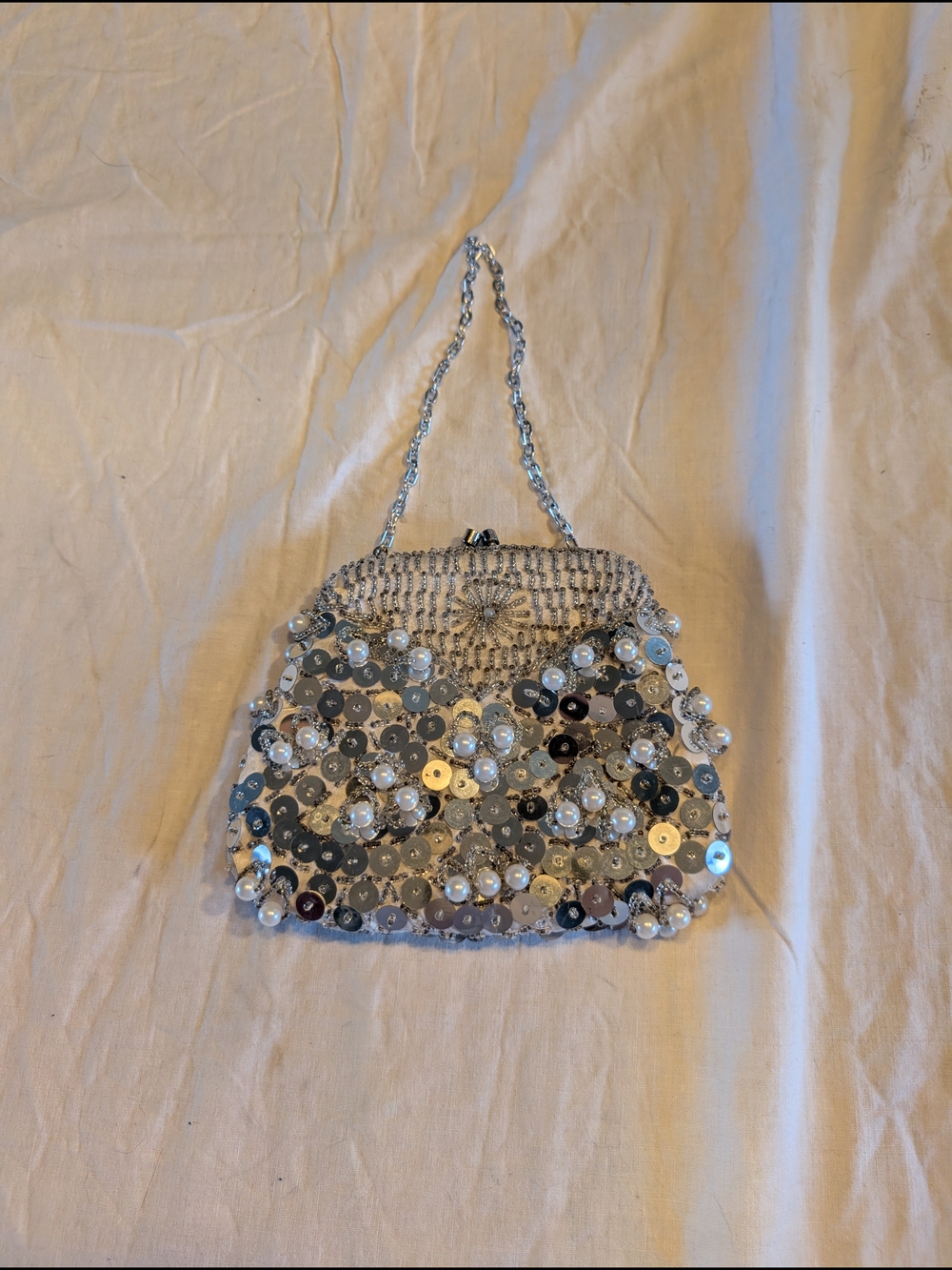 2/60$ Vintage Silver Sequin & Pearl Evening Clutch with Chain Strap